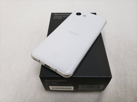 SH-M09 ディープホワイト/AQUOS R2 Compact 【国内版 SIMFREE】 各サイトで併売につき売切れのさいはご容赦願います。