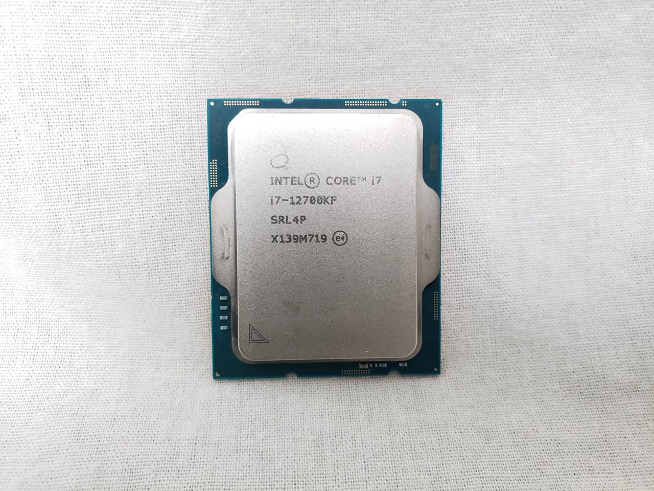 Core i7-12700KF バルク (P-core 8(3.6GHz)+E-core 4(2.7GHz)/20