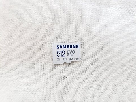 microSDXC カード 512GB EVO PLUS 各サイトで併売につき売切れのさいはご容赦願います。
