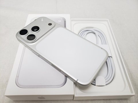 iPhone17 Pro 256GB シルバー /MG854J/A 【国内版 SIMFREE】 各サイトで併売につき売切れのさいはご容赦願います。