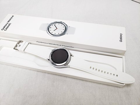Galaxy Watch4 Classic 42mm SM-R880 各サイトで併売につき売切れのさいはご容赦願います。