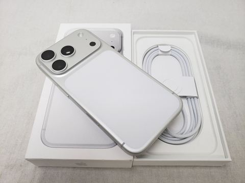 iPhone17 Pro 256GB シルバー /MG854J/A 【au SIMFREE】 各サイトで併売につき売切れのさいはご容赦願います。