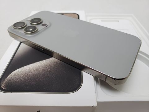 iPhone15 Pro 256GB ナチュラルチタニウム /MTUF3J/A 【softbank SIMFREE】 各サイトで併売につき売切れのさいはご容赦願います。