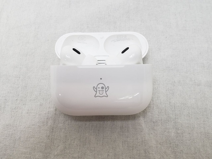 AirPods Pro (2023/第2世代) MagSafe充電ケース(USB-C)付 MTJV3J/A 各サイトで併売につき売切れのさいはご容赦願います。