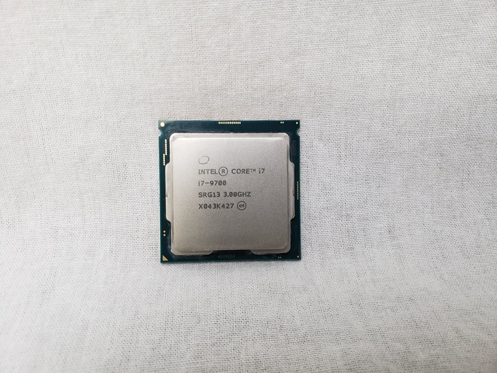 Core i7-9700 バルク (3.00GHz/ターボブースト時4.70GHz/8-core 8-thread/Total Cache 12MB/TDP65W/UHD Graphics 630) 各サイトで併売につき売切れのさいはご容赦願います。