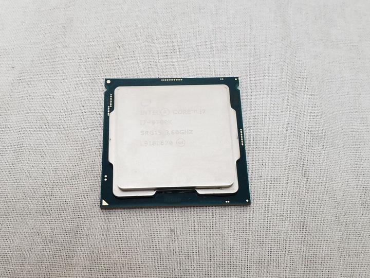 Core i7-9700K バルク (3.60GHz/ターボブースト時4.90GHz/8-core 8-thread/Total Cache 12MB/TDP95W/UHD Graphics 630) 各サイトで併売につき売切れのさいはご容赦願います。