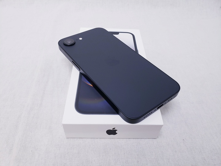 iPhone16e 128GB ブラック /MD1Q4J/A 【楽天 国内SIMフリー】 各サイトで併売につき売切れのさいはご容赦願います。