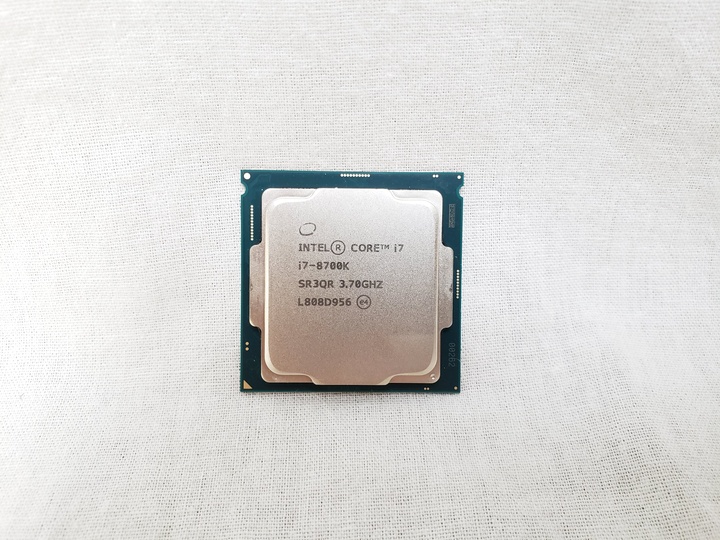 Core i7-8700K バルク (3.70GHz/ターボブースト時4.70GHz/6-core 12-thread/Total Cache 12MB/TDP95W/UHD Graphics630) 各サイトで併売につき売切れのさいはご容赦願います。