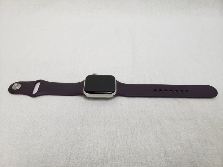 Apple Watch SE GPSモデル 40mm ホワイト/スポーツバンド(バンド色違い) /MYDM2J/A 各サイトで併売につき売切れのさいはご容赦願います。