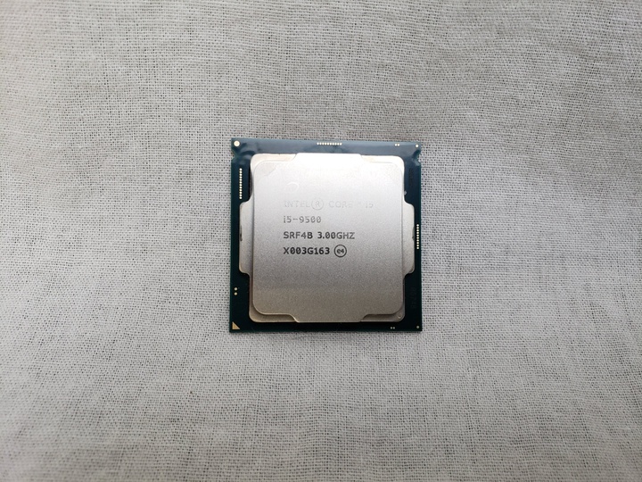 Core i5-9500 バルク (3.00GHz/ターボブースト時4.40GHz/6-core 6-thread/Total Cache 9MB/TDP65W) 各サイトで併売につき売切れのさいはご容赦願います。