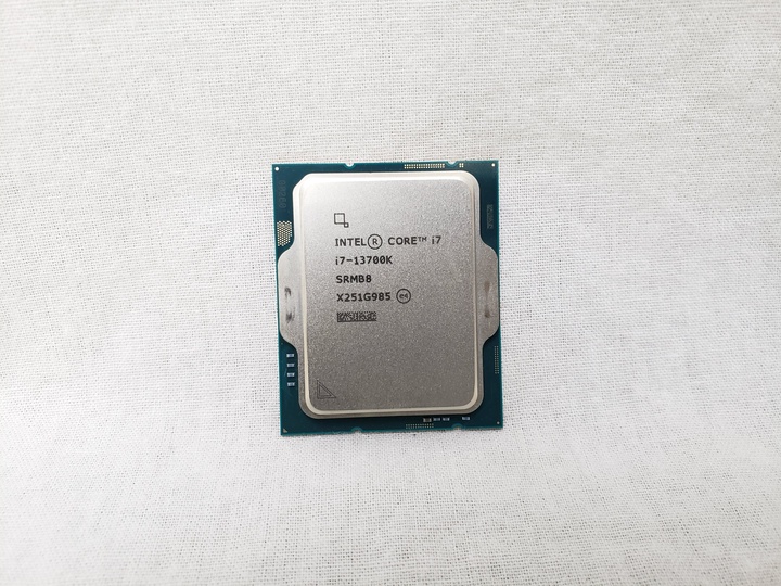 Core i7-13700K バルク (3.4/2.5GHz 16(8+8)コア/24スレッド Turbo Boost Max3.0/スマートキャッシュ30M/TDP125W) 各サイトで併売につき売切れのさいはご容赦願います。