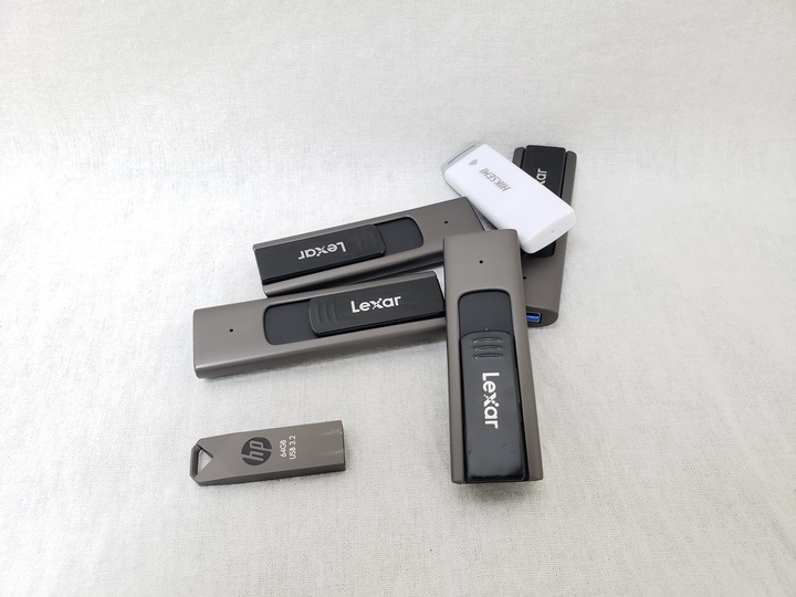 USB メモリー 64GB 各サイトで併売につき売切れのさいはご容赦願います。