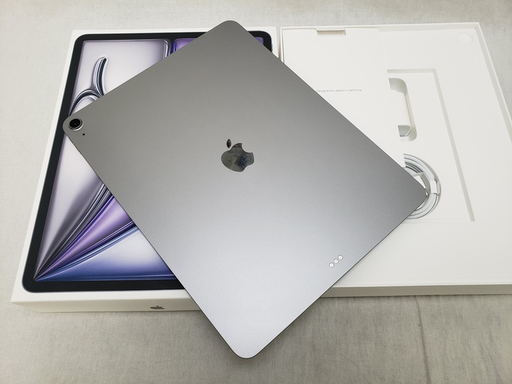 iPad Air 13インチ （M3/2025） Wi-Fi 256GB スペースグレイ /MCNN4J/A 各サイトで併売につき売切れのさいはご容赦願います。
