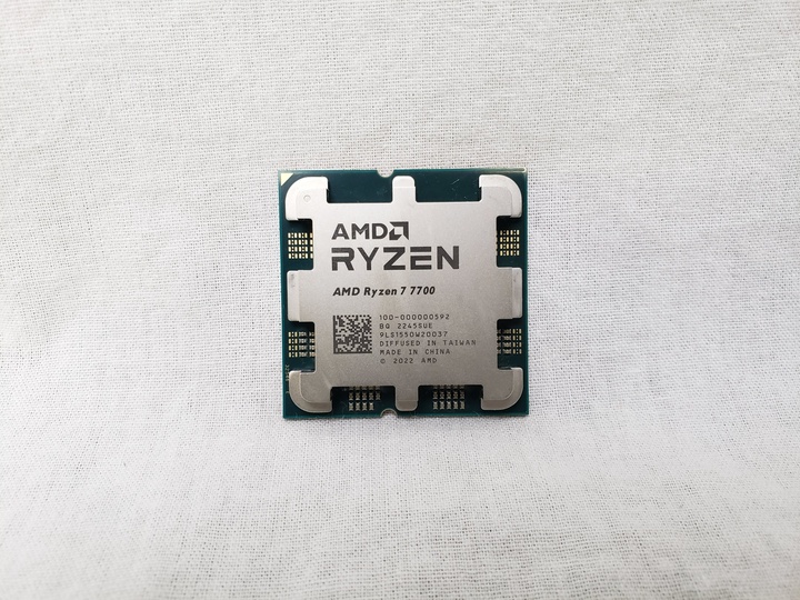 Ryzen7 7700 バルク (8C/16T、3.8GHz(最大5.3)、65W、L2+L3 Cache 40MB、Radeon Graphics ) 各サイトで併売につき売切れのさいはご容赦願います。