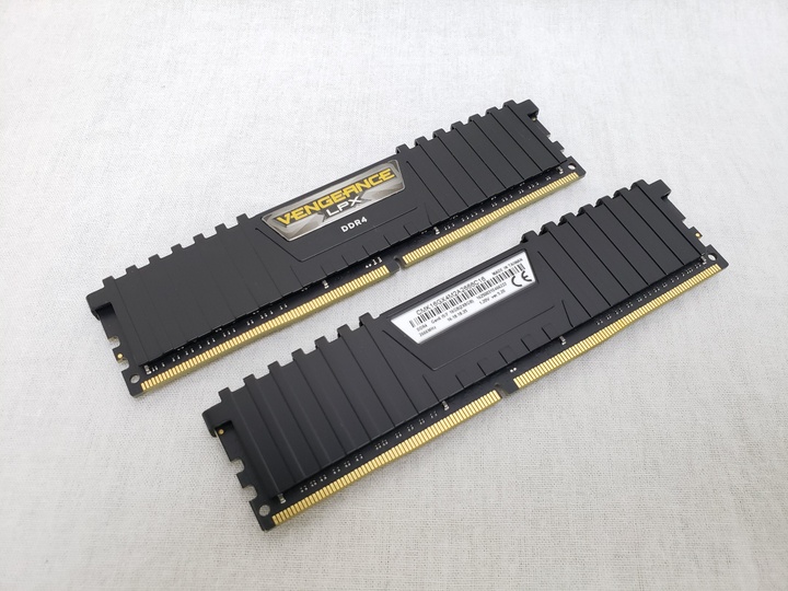 CMK16GX4M2A2666C16 各サイトで併売につき売切れのさいはご容赦願います。
