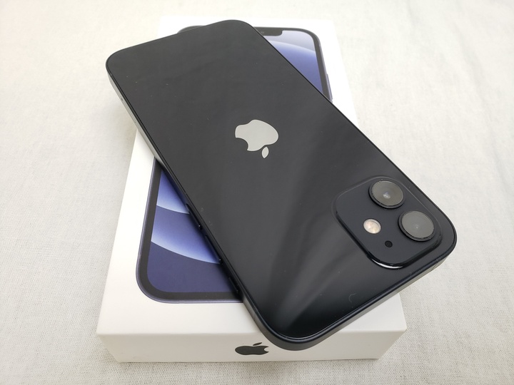 iPhone12 64GB ブラック /MGHN3J/A 【docomo SIMFREE】 各サイトで併売につき売切れのさいはご容赦願います。