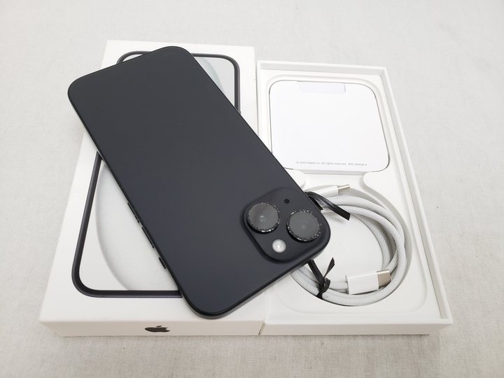 iPhone15 128GB ブラック /MTMH3J/A 【docomo SIMFREE】 各サイトで併売につき売切れのさいはご容赦願います。