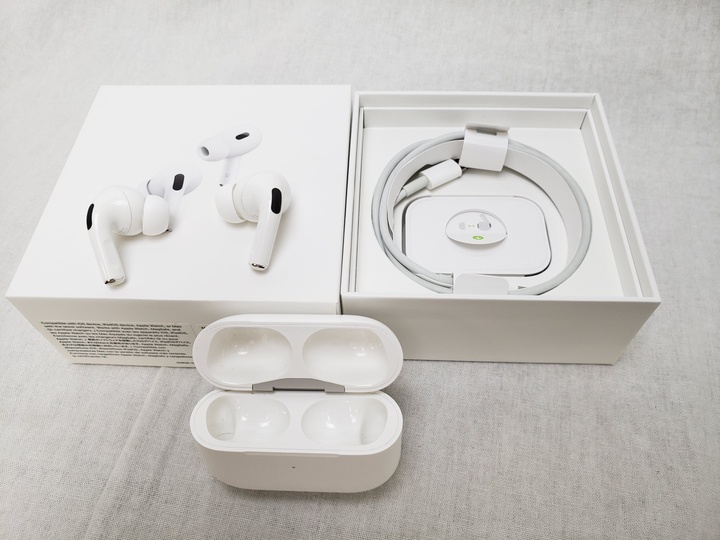 AirPods Pro (2022/第2世代) MQD83J/A 各サイトで併売につき売切れのさいはご容赦願います。