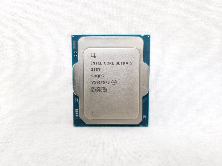 Core Ultra 5 235T バルク (2.2(5)/1.6(4.4)GHz / 14(6+8)コア 14スレッド / スマートキャッシュ(L3)24MB / トータルL2キャッシュ26MB / Intel Graphics / プロセッサーベースパワー35W / Max Turbo Power114W / vPro対応) 各サイトで併売につき売切れのさいはご容赦願います。