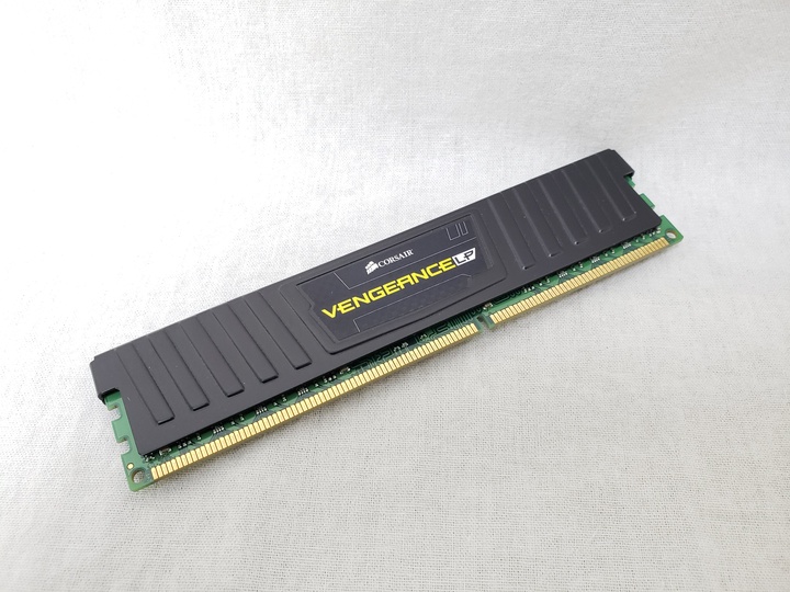 PC3-12800(DDR3 1600) 4GB /バルク 各サイトで併売につき売切れのさいはご容赦願います。