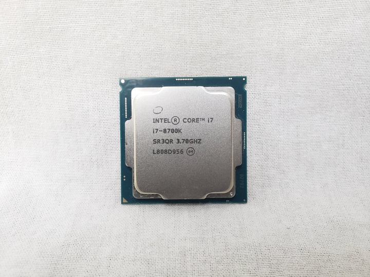 Core i7-8700K バルク (3.70GHz/ターボブースト時4.70GHz/6-core 12-thread/Total Cache 12MB/TDP95W/UHD Graphics630) 各サイトで併売につき売切れのさいはご容赦願います。