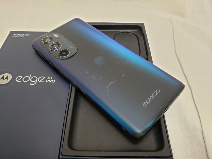motorola edge 30 pro （12GB/256GB） コスモブルー /XT2201-1 【国内版 SIMFREE】 各サイトで併売につき売切れのさいはご容赦願います。
