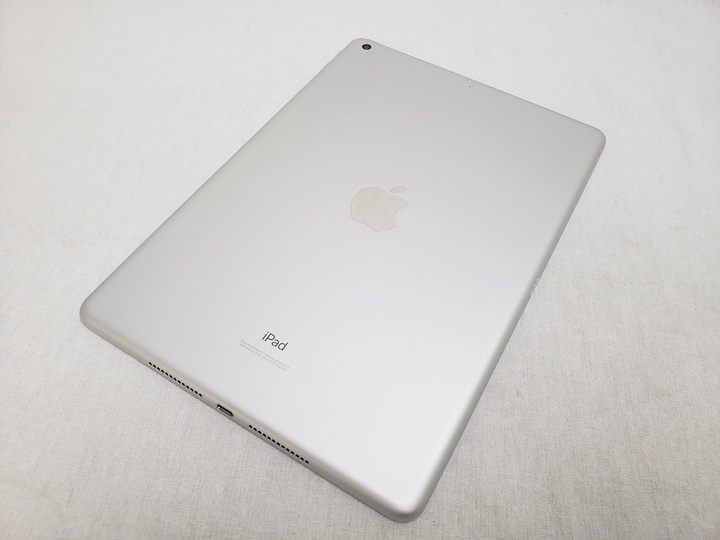 iPad（第8世代/2020） Wi-Fi 32GB シルバー /MYLA2J/A 各サイトで併売につき売切れのさいはご容赦願います。