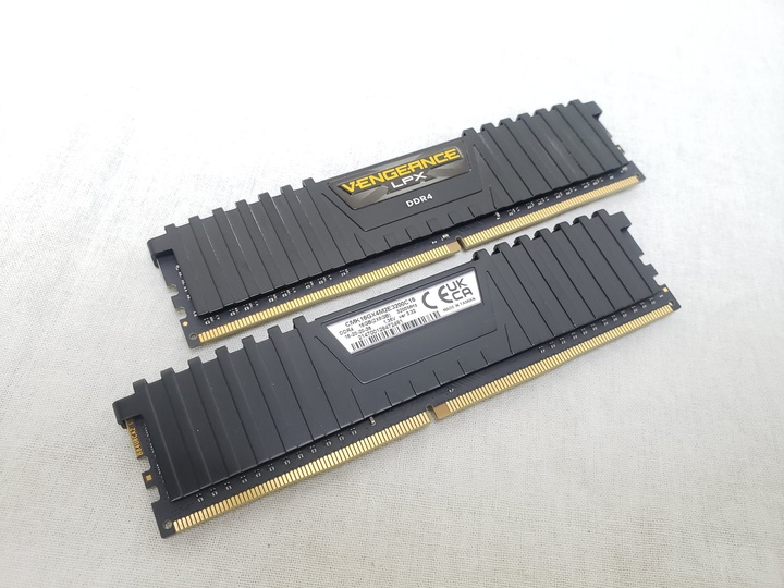 CMK16GX4M2E3200C16 /バルク 各サイトで併売につき売切れのさいはご容赦願います。