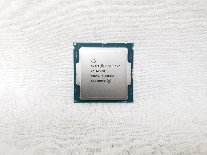 Core i7-6700K バルク (4.00GHz/ターボブースト時4.20GHz/4-core 8-thread/Total Cache 8MB/TDP95W/HD Graphics 530) 各サイトで併売につき売切れのさいはご容赦願います。