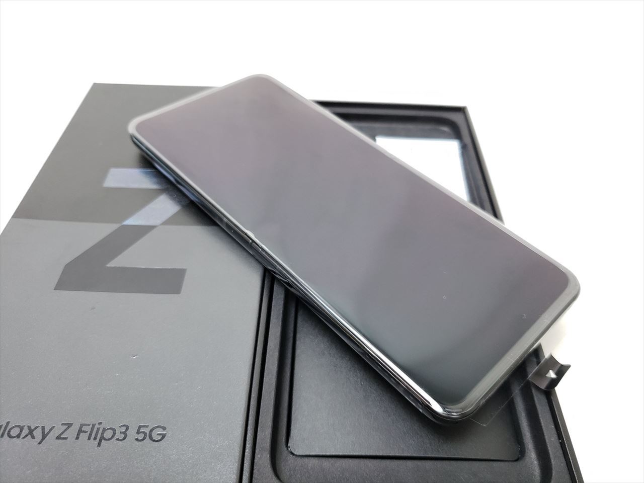 Galaxy Z Flip3 ファントムブラック au版 128GB SCG12
