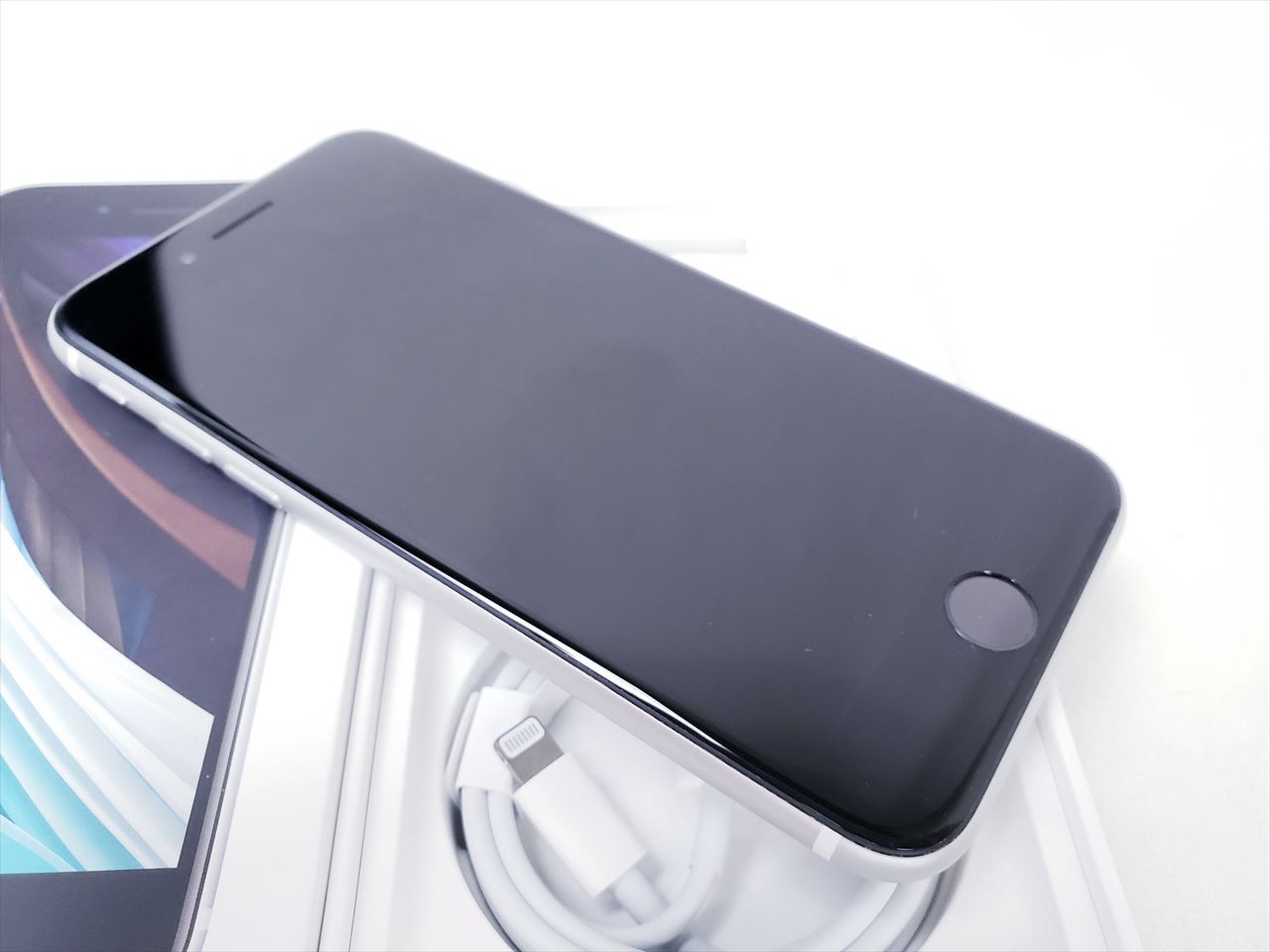 iPhone SE (第2世代) 64GB ホワイト /MHGQ3J/A 【楽天版 SIMFREE】 各サイトで併売につき売切れのさいはご容赦願います。