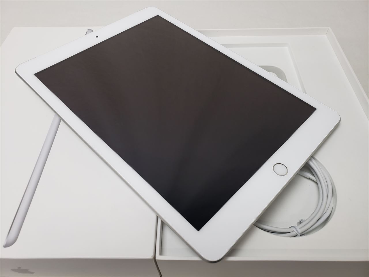 iPad（第6世代/2018） Cellular 32GB シルバー /MR6P2J/A au 各サイト 