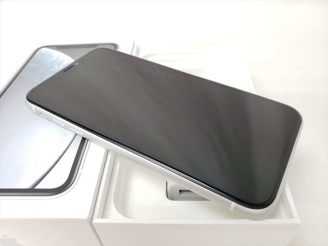au 【SIMロックなし】MT032J/A iPhone XR 64GB ホワイト au