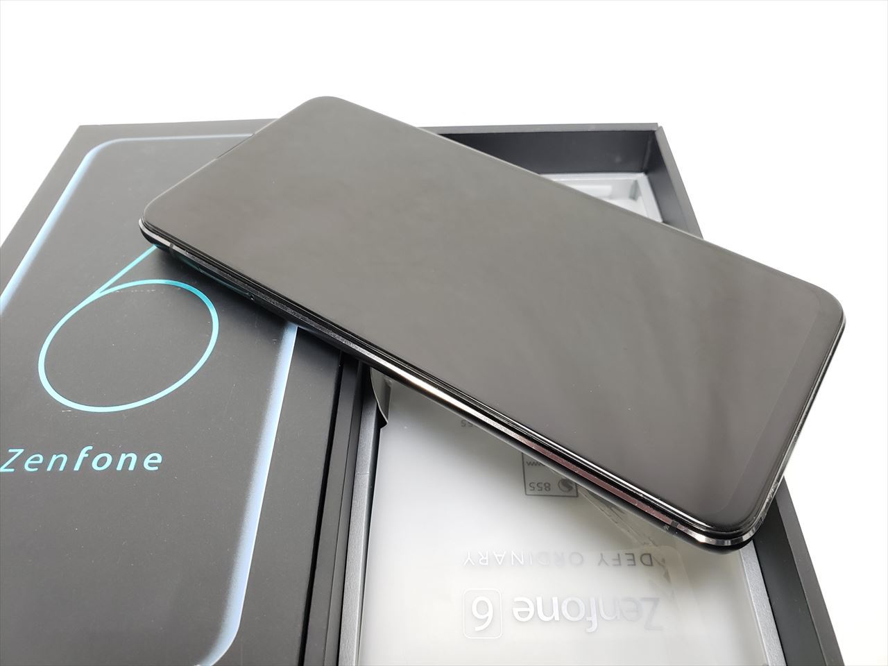 ZenFone6 (6GB/128GB) ミッドナイトブラック /ZS630KL-BK128S6 国内版