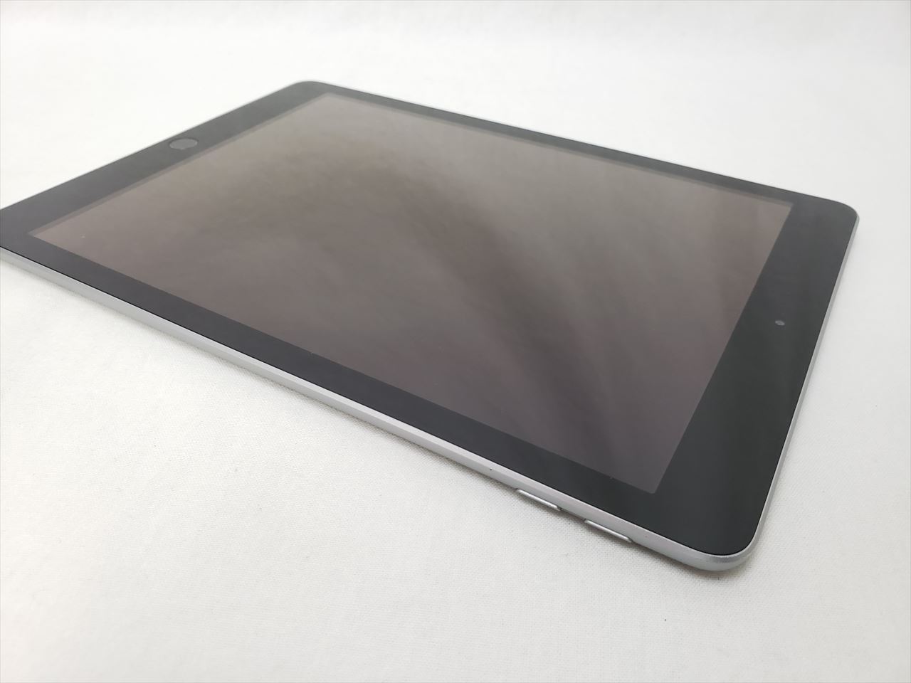 【美品】Apple iPad 第6世代 32GBスペースグレー Amazon.co.jp: 【整備済み品】 Apple iPad (第6世代) Wi-Fi 32GB