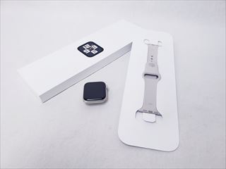 Apple Watch SE 第2世代 GPS 40mm スターライトアルミニウムケース/スターライトスポーツバンド/MR9U3J/A 各サイトで併売につき売切れのさいはご容赦願います。