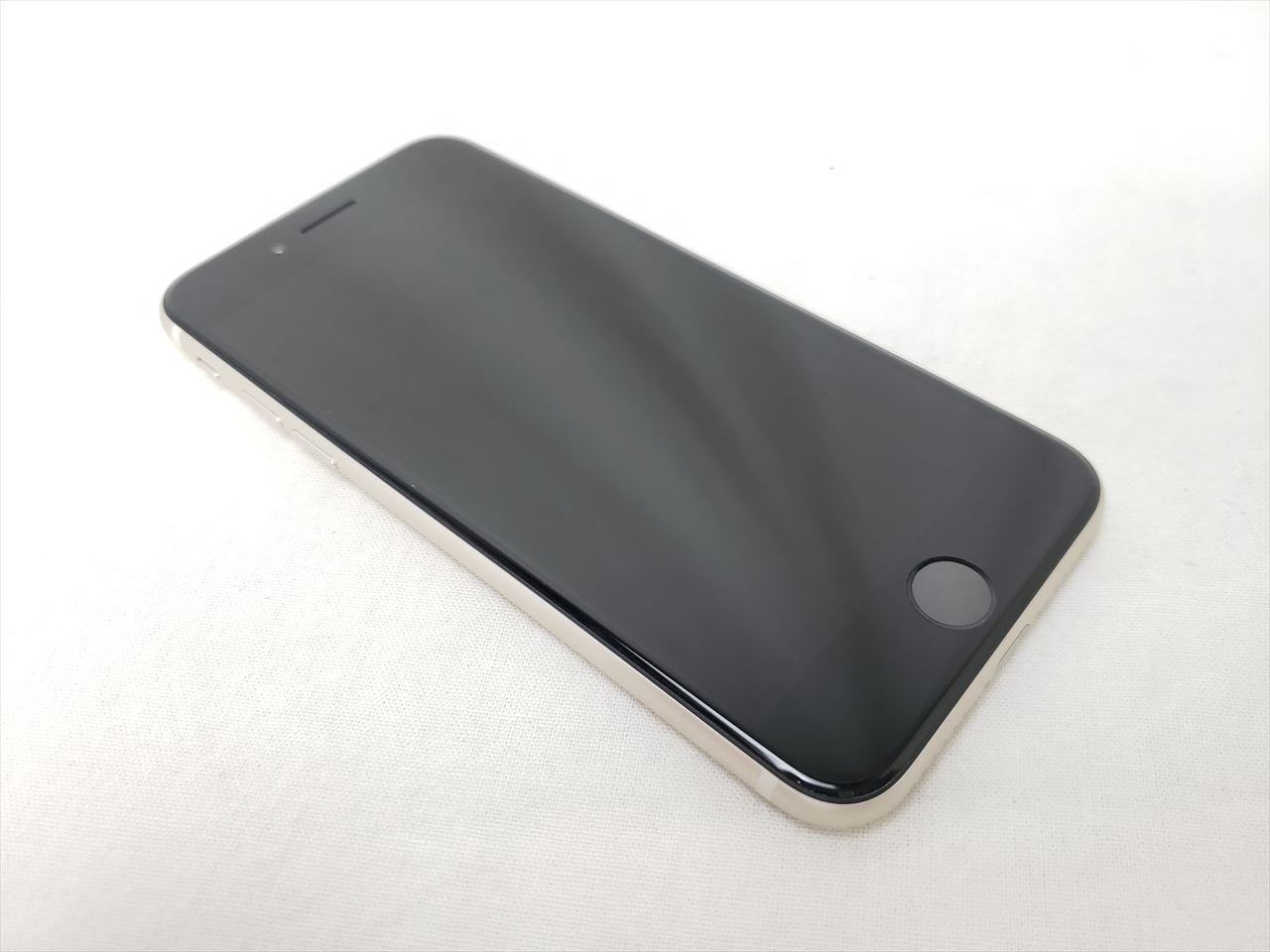 iPhone SE 第2世代　64GB スターライト 新品未使用 iphone SE (第3世代) スターライト64GB SIMフリー