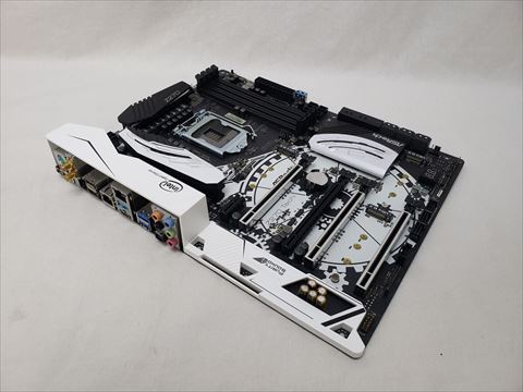 Z270 Taichi 各サイトで併売につき売切れのさいはご容赦願います。