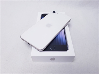 iPhoneSE （第3世代） 64GB スターライト /MMYD3J/A 【au SIMFREE】 各サイトで併売につき売切れのさいはご容赦願います。