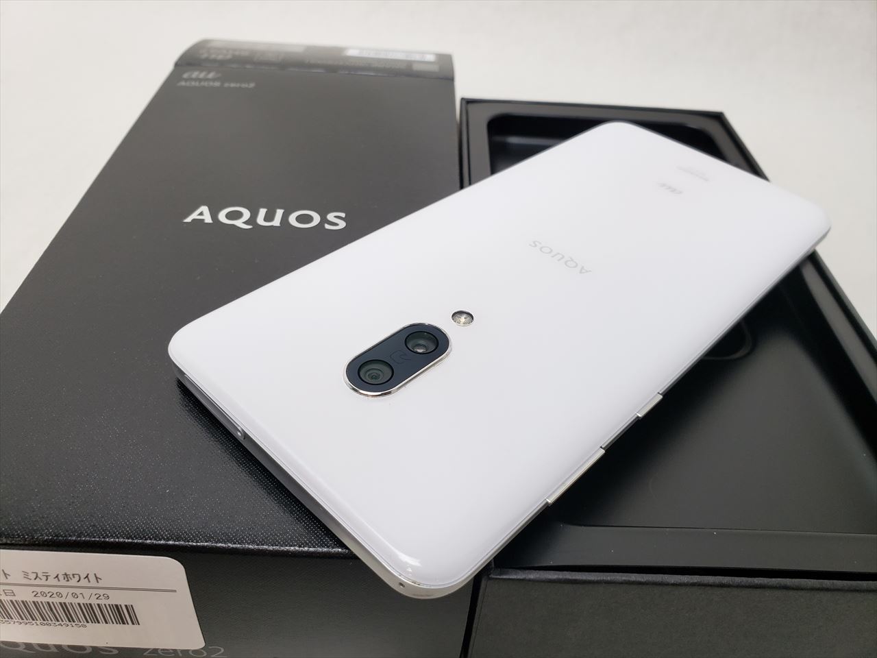 SHV47 ミスティホワイト /AQUOS zero2 各サイトで併売につき